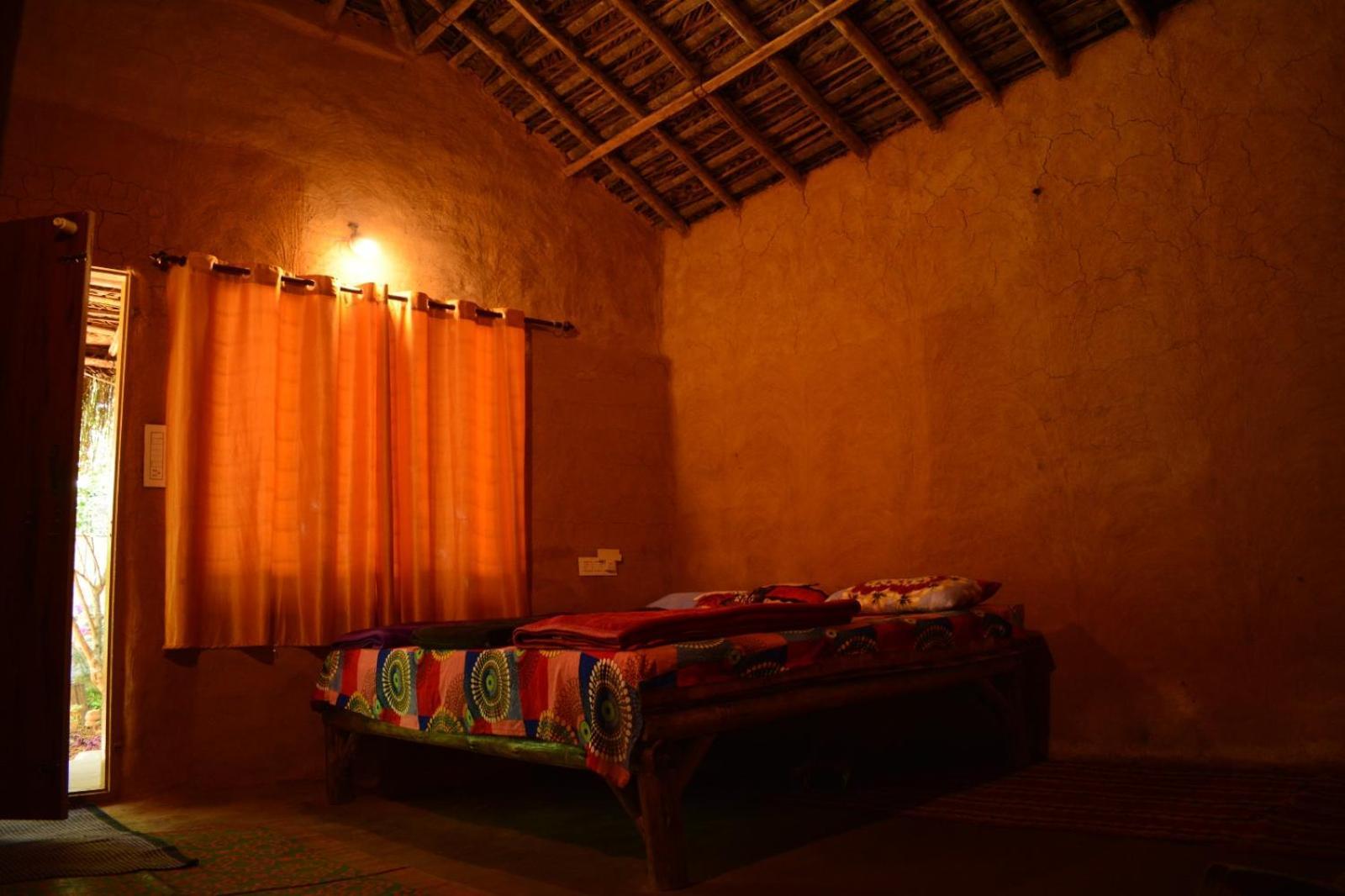 Cosmic Mud House Kanthalloor المظهر الخارجي الصورة